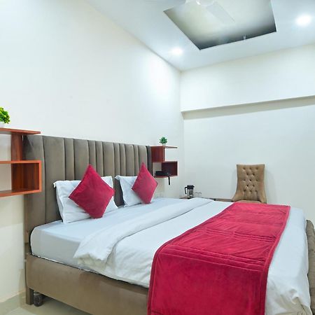 Chowdhry Tourist Lodge - New Delhi Railway Station - 2 Minutes Walk Εξωτερικό φωτογραφία