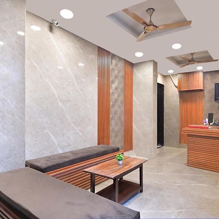 Chowdhry Tourist Lodge - New Delhi Railway Station - 2 Minutes Walk Εξωτερικό φωτογραφία