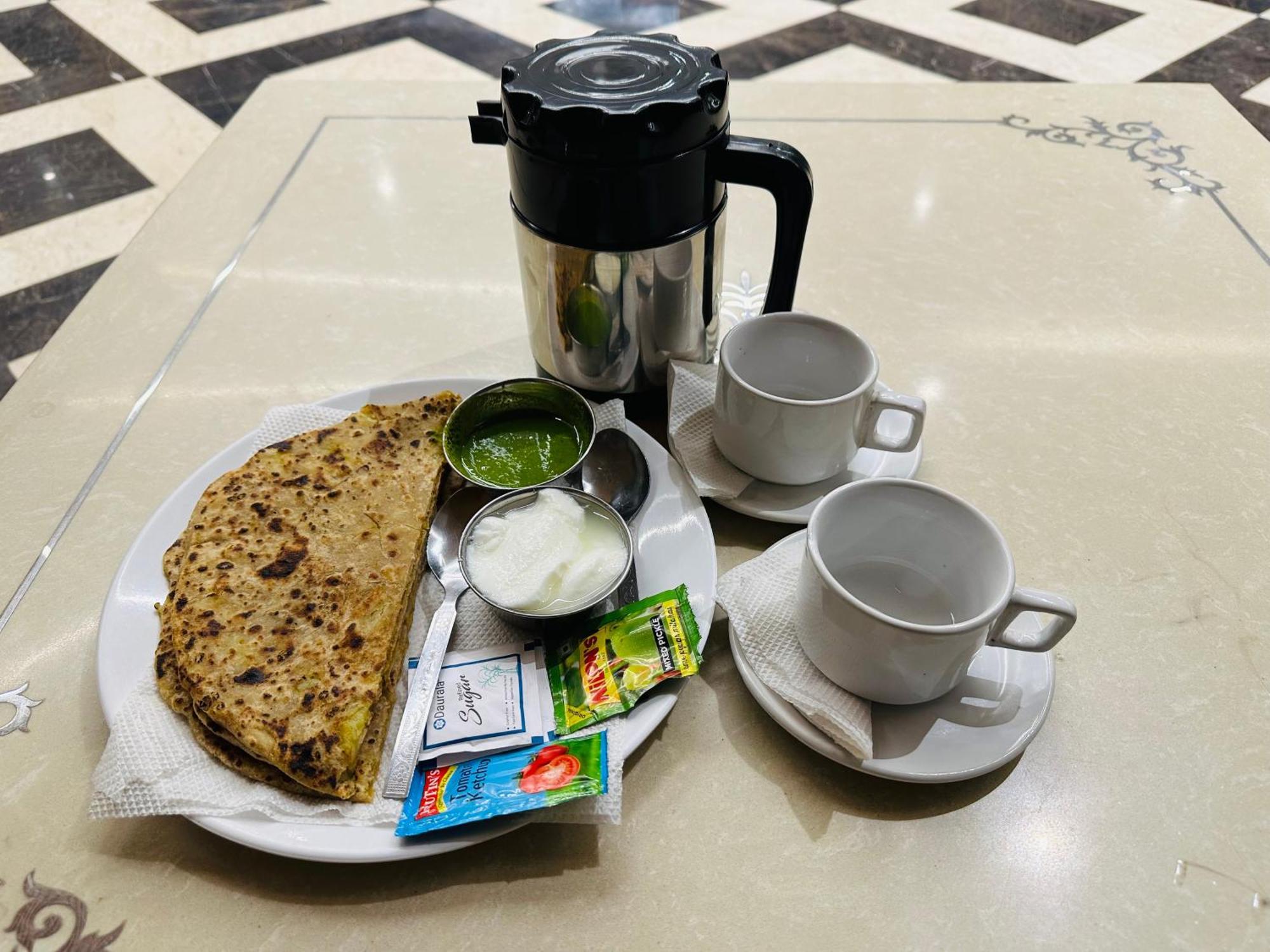 Chowdhry Tourist Lodge - New Delhi Railway Station - 2 Minutes Walk Εξωτερικό φωτογραφία