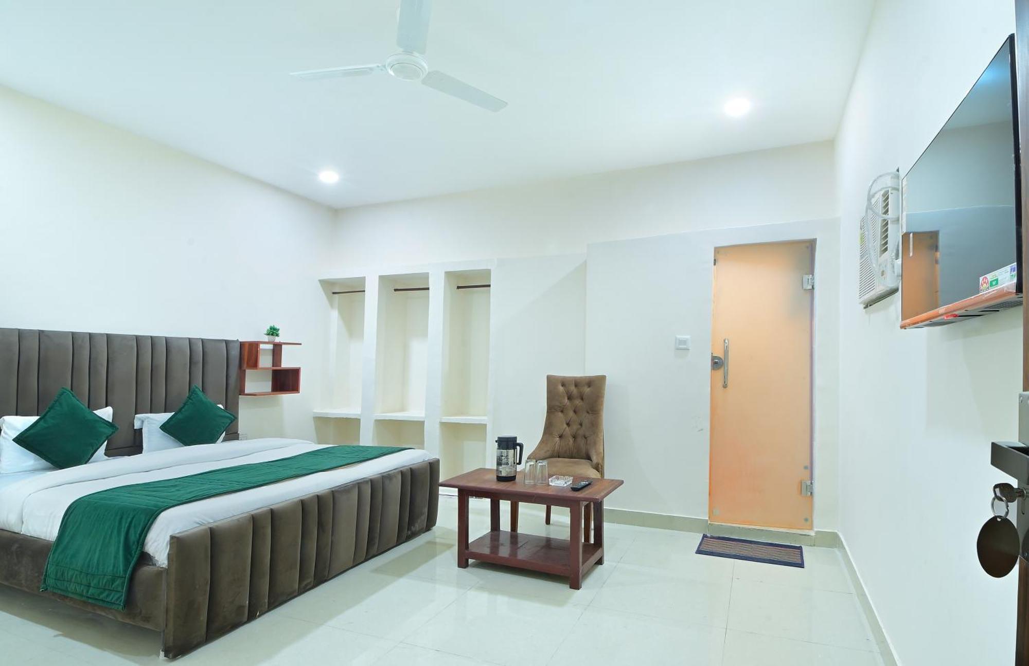Chowdhry Tourist Lodge - New Delhi Railway Station - 2 Minutes Walk Εξωτερικό φωτογραφία