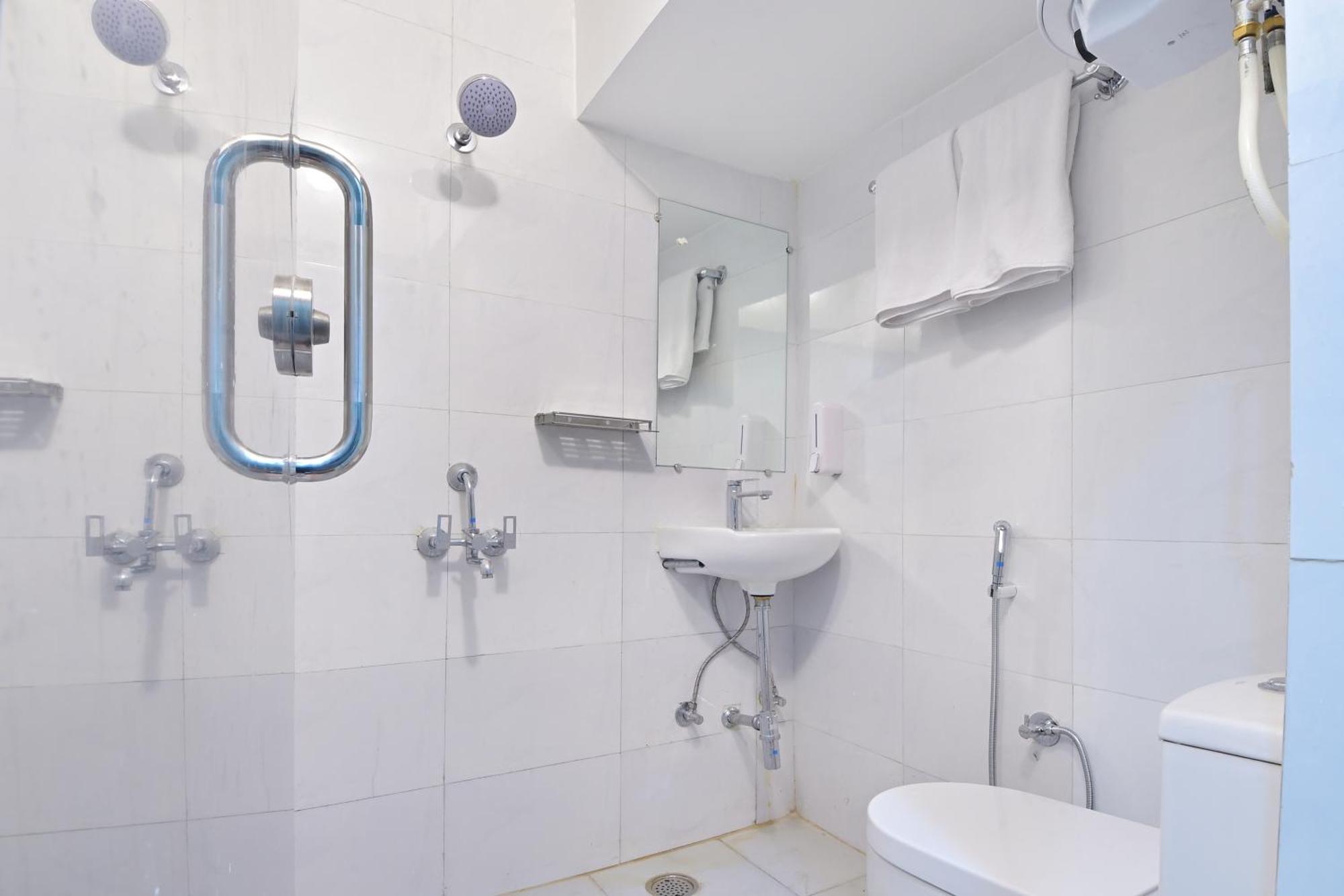 Chowdhry Tourist Lodge - New Delhi Railway Station - 2 Minutes Walk Εξωτερικό φωτογραφία