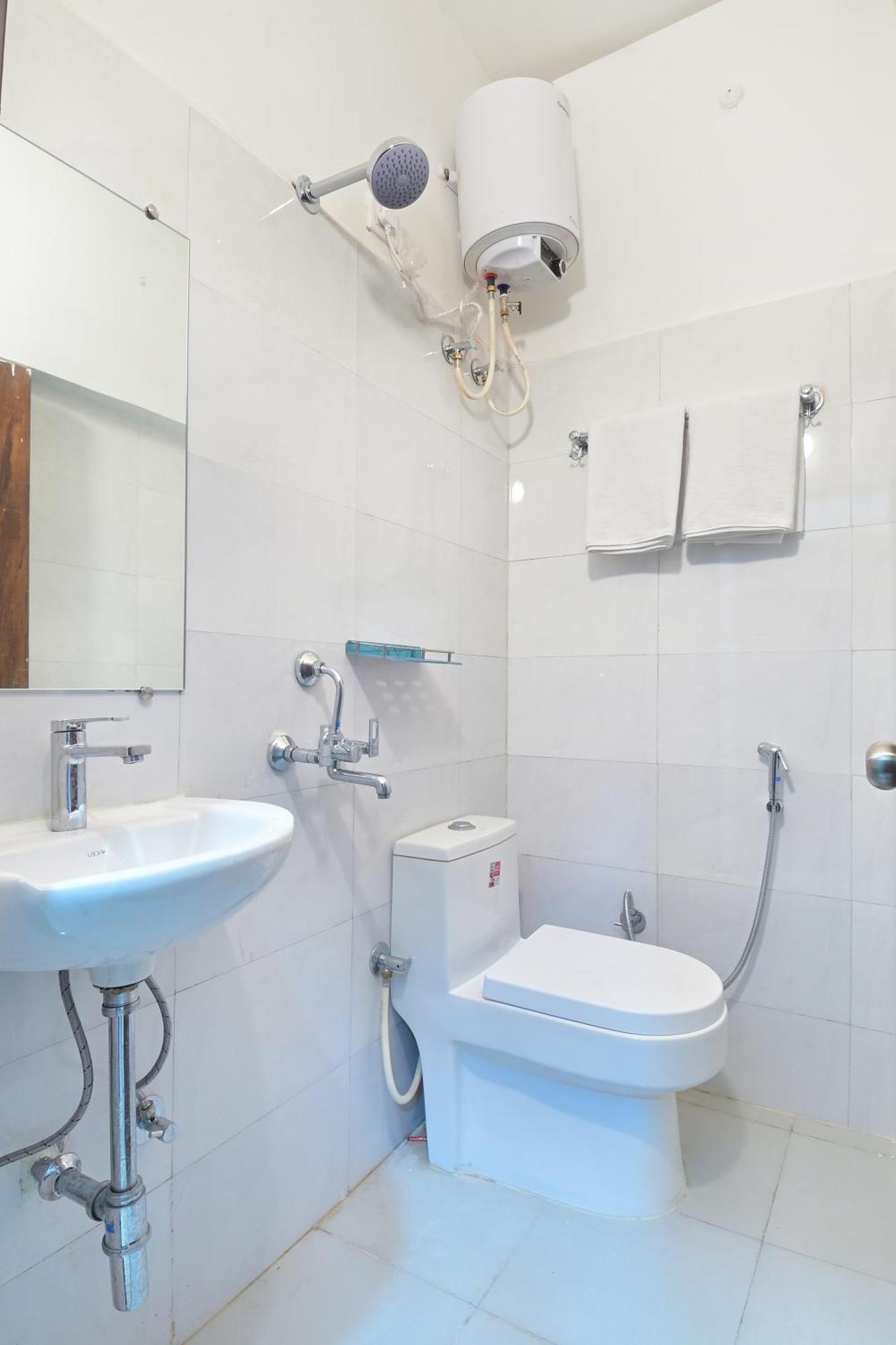 Chowdhry Tourist Lodge - New Delhi Railway Station - 2 Minutes Walk Εξωτερικό φωτογραφία