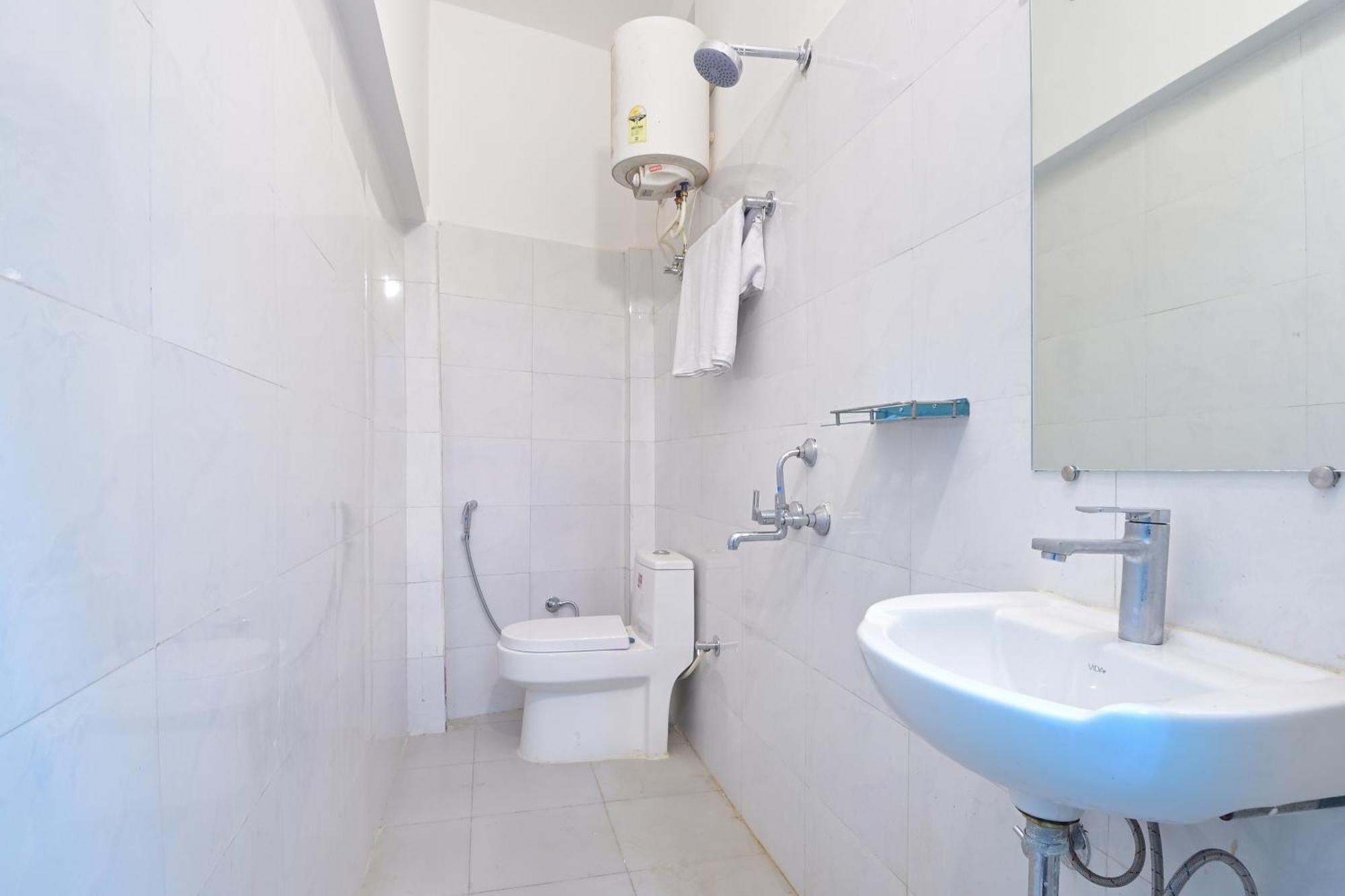 Chowdhry Tourist Lodge - New Delhi Railway Station - 2 Minutes Walk Εξωτερικό φωτογραφία