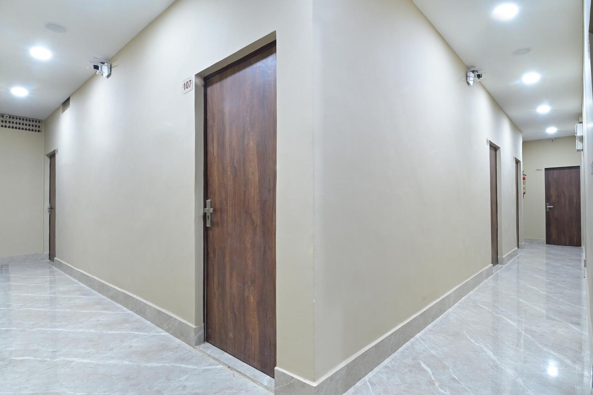 Chowdhry Tourist Lodge - New Delhi Railway Station - 2 Minutes Walk Εξωτερικό φωτογραφία