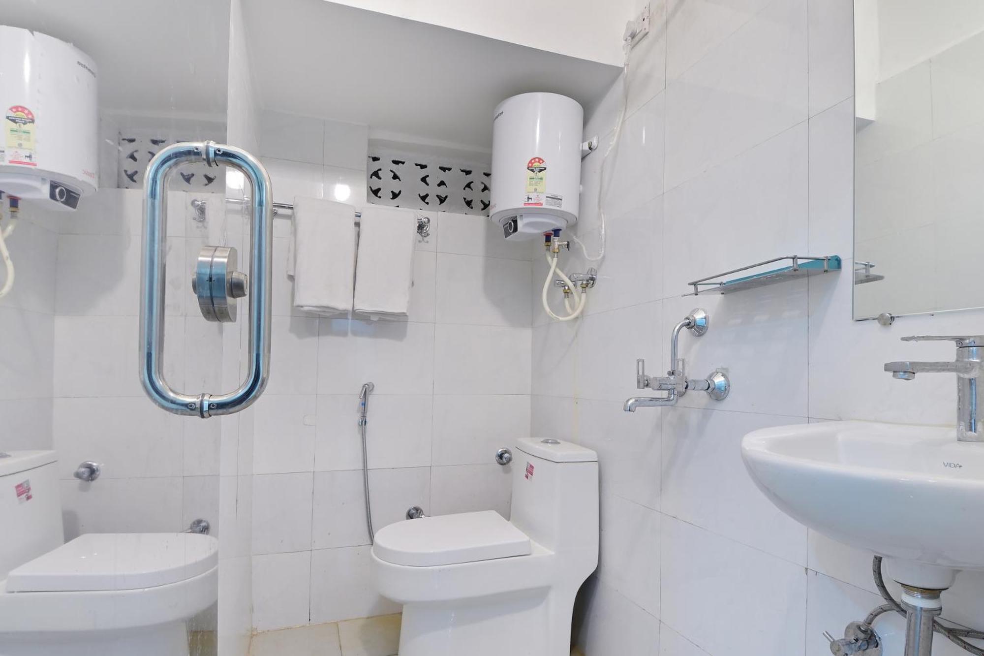 Chowdhry Tourist Lodge - New Delhi Railway Station - 2 Minutes Walk Εξωτερικό φωτογραφία