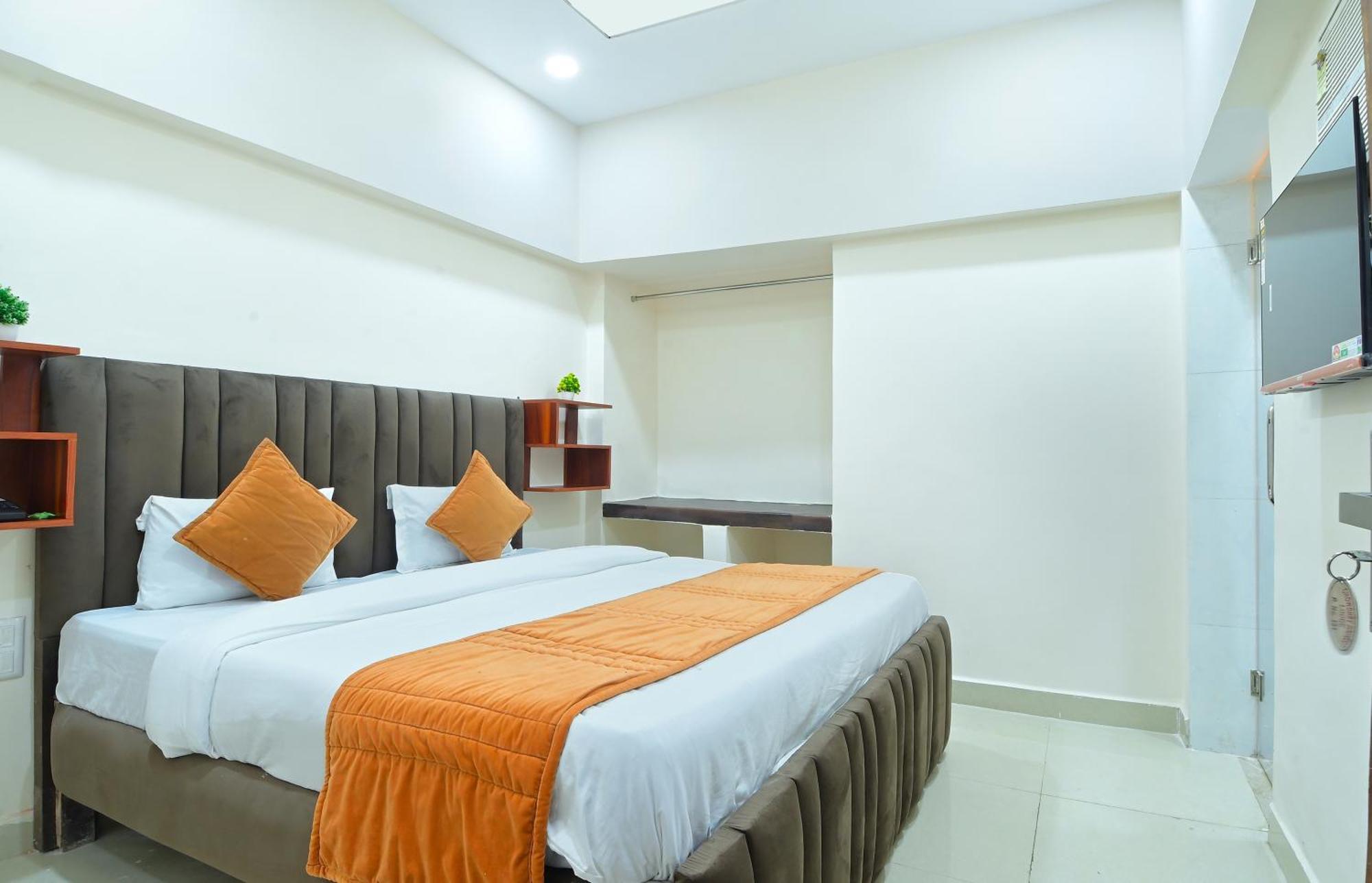 Chowdhry Tourist Lodge - New Delhi Railway Station - 2 Minutes Walk Εξωτερικό φωτογραφία