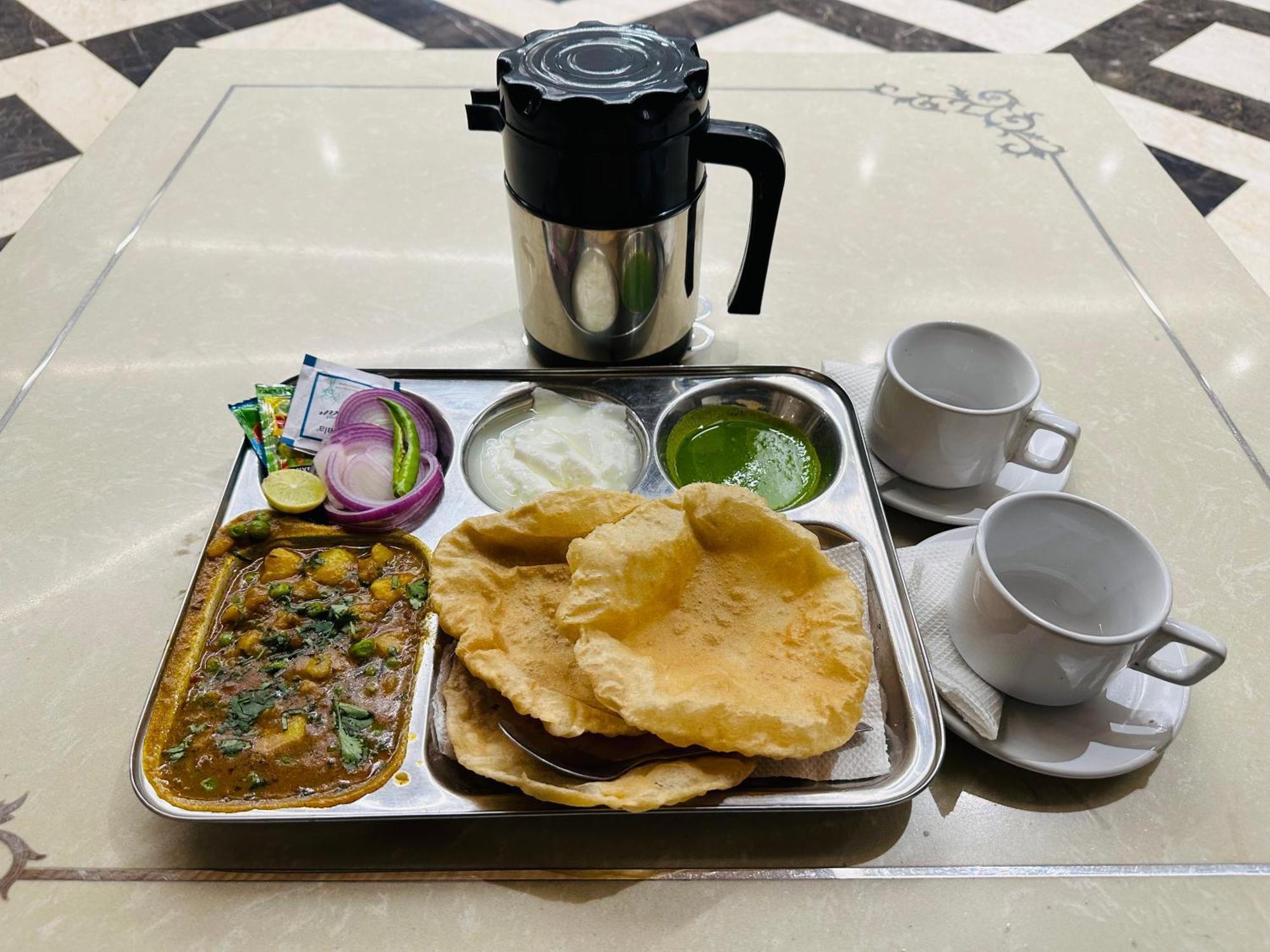 Chowdhry Tourist Lodge - New Delhi Railway Station - 2 Minutes Walk Εξωτερικό φωτογραφία