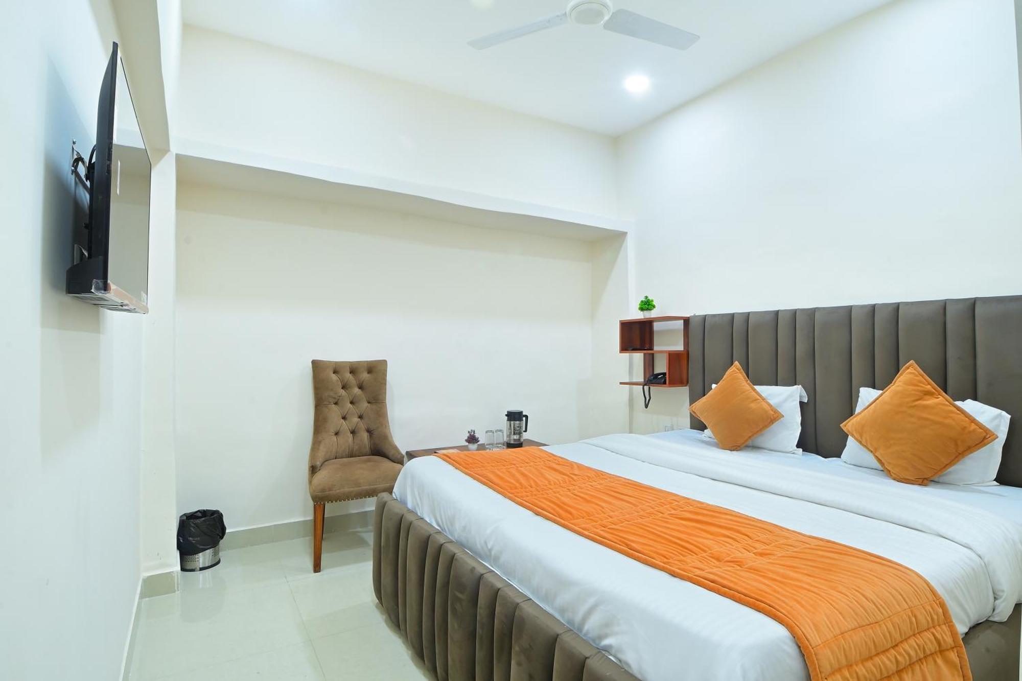 Chowdhry Tourist Lodge - New Delhi Railway Station - 2 Minutes Walk Εξωτερικό φωτογραφία