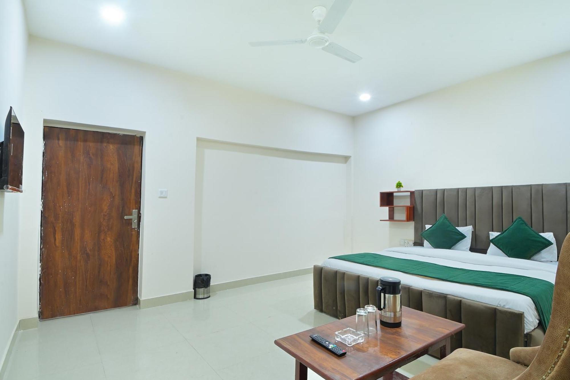 Chowdhry Tourist Lodge - New Delhi Railway Station - 2 Minutes Walk Εξωτερικό φωτογραφία