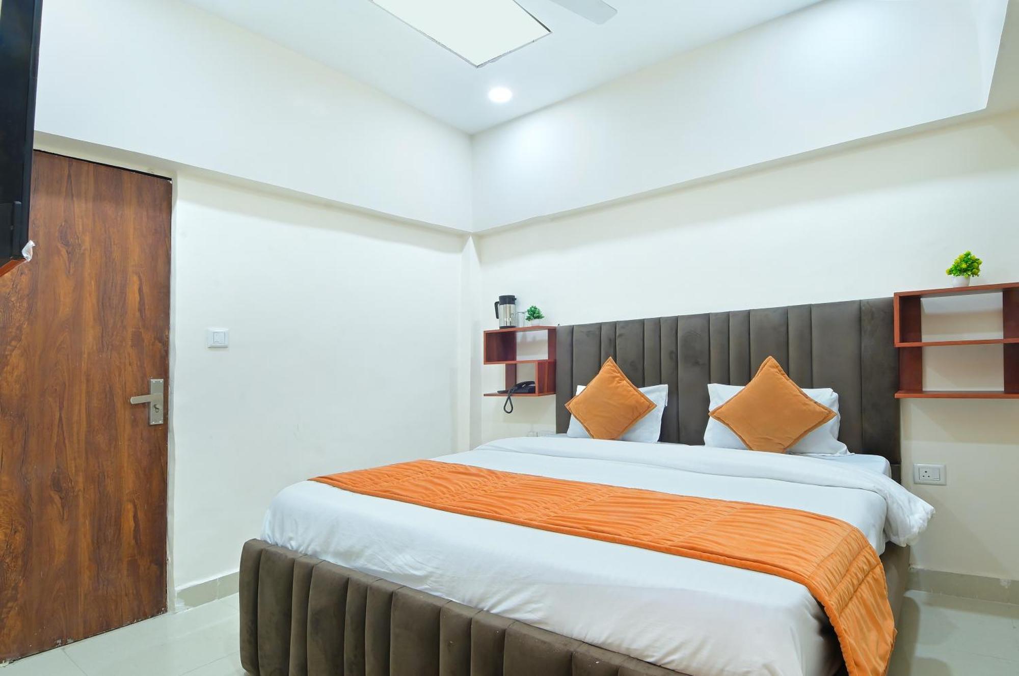Chowdhry Tourist Lodge - New Delhi Railway Station - 2 Minutes Walk Εξωτερικό φωτογραφία