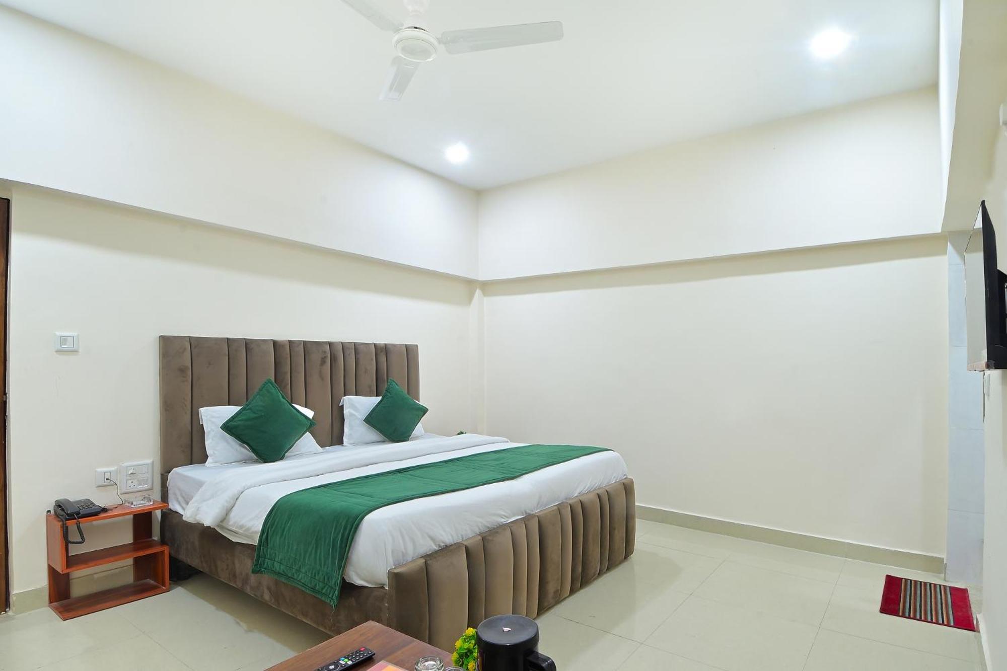 Chowdhry Tourist Lodge - New Delhi Railway Station - 2 Minutes Walk Εξωτερικό φωτογραφία