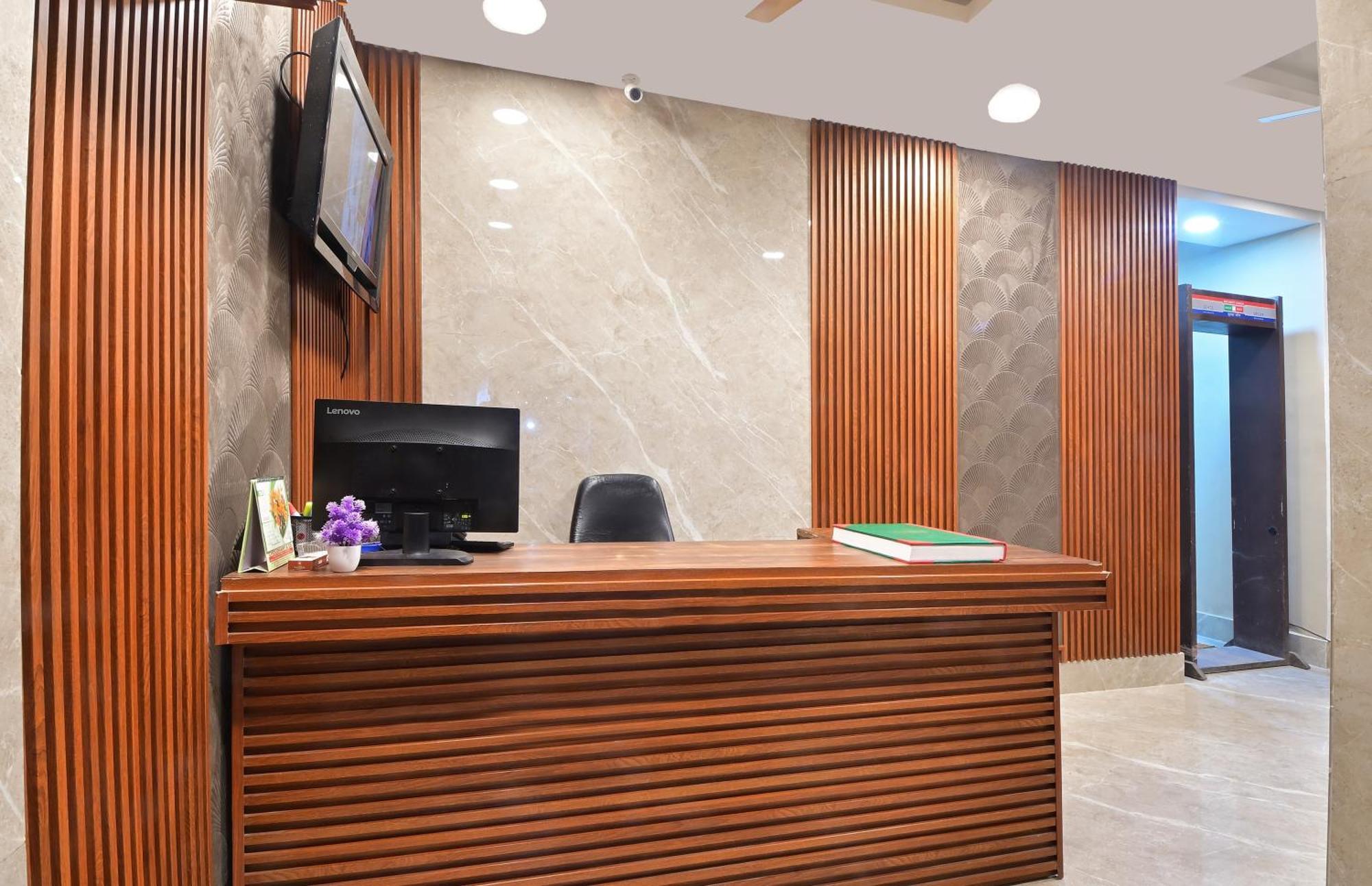 Chowdhry Tourist Lodge - New Delhi Railway Station - 2 Minutes Walk Εξωτερικό φωτογραφία
