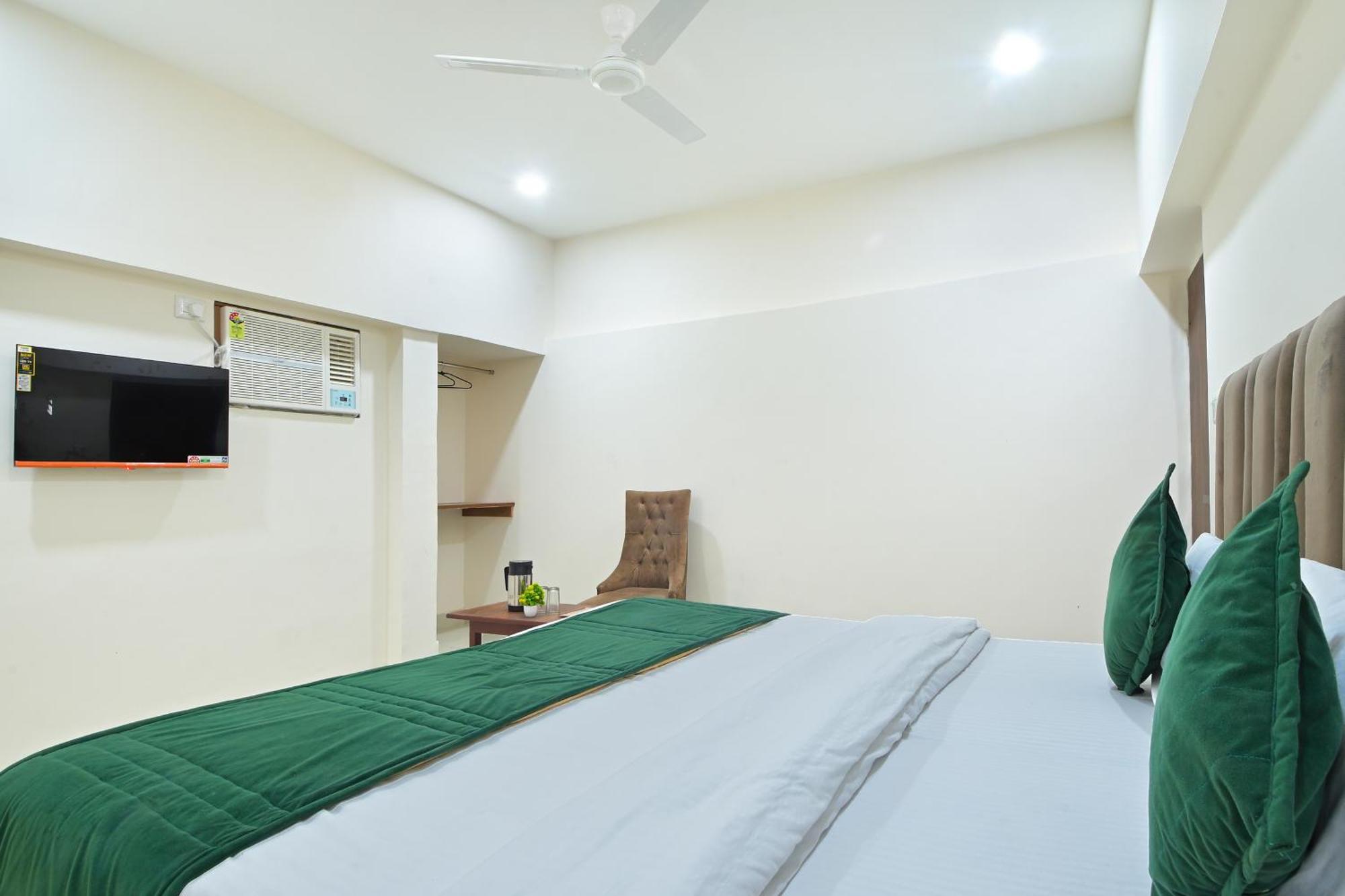 Chowdhry Tourist Lodge - New Delhi Railway Station - 2 Minutes Walk Εξωτερικό φωτογραφία